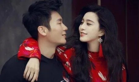 陈小春怀旧，黄晓明奢华，明星结婚请帖都如何设计？