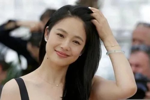 姜文这么骄傲的人，为什么会被老婆周韵“拿”得死死的？