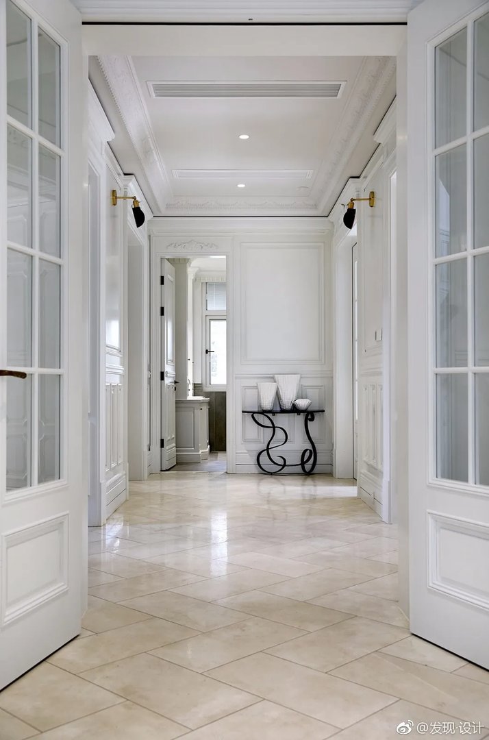 丹桂花园三层老房改造 在一个有色彩斑斓的艺术空间中，色彩与形...