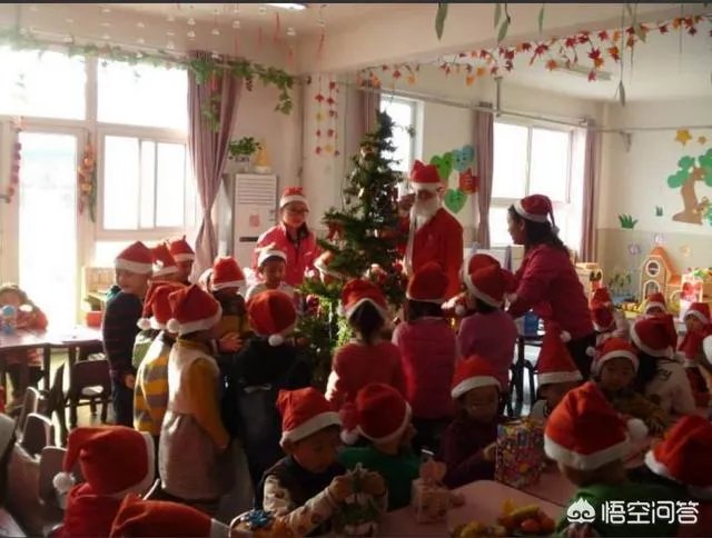 上联：万家灯火平安夜。如何对下联？