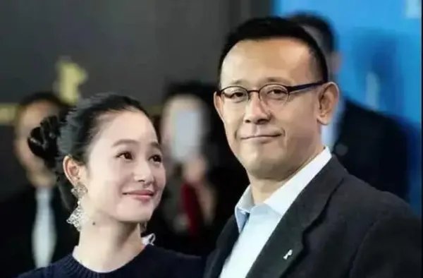姜文这么骄傲的人，为什么会被老婆周韵“拿”得死死的？