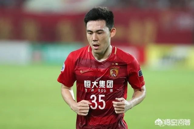 国足战威尔士，鲁能后卫郑铮力压李学鹏首发，你觉得在里皮心中谁才是中国第一左后卫？