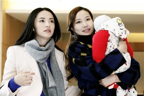 凌潇肃与姚晨结婚7年没生子，为何再婚后，两人纷纷生小孩？