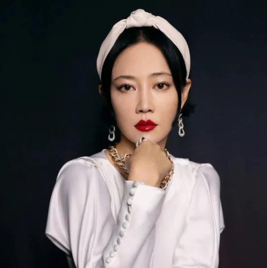 谭卓个人 资料图片？