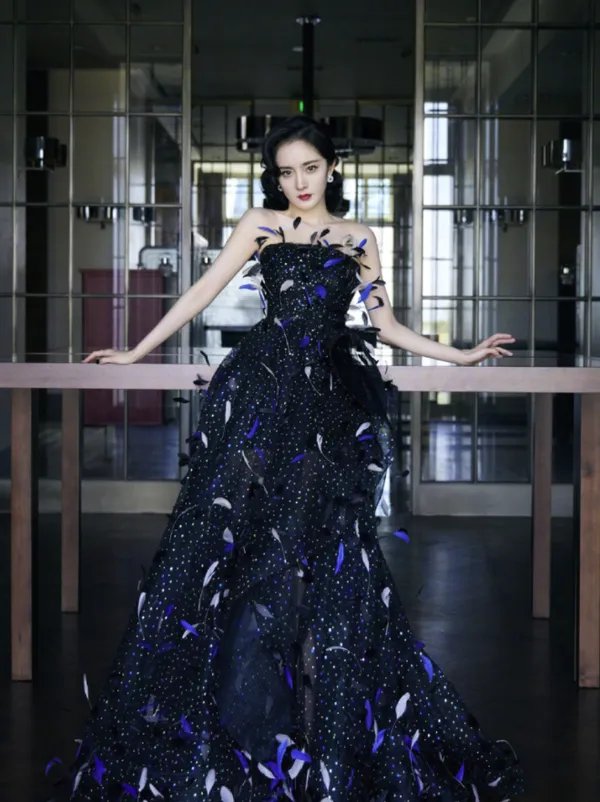 芭莎慈善夜竟然这么卷？女明星几乎人均一件高定！