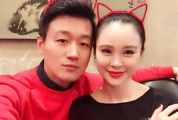 佟大为发文庆祝婚礼纪念日，他们夫妻有多甜？