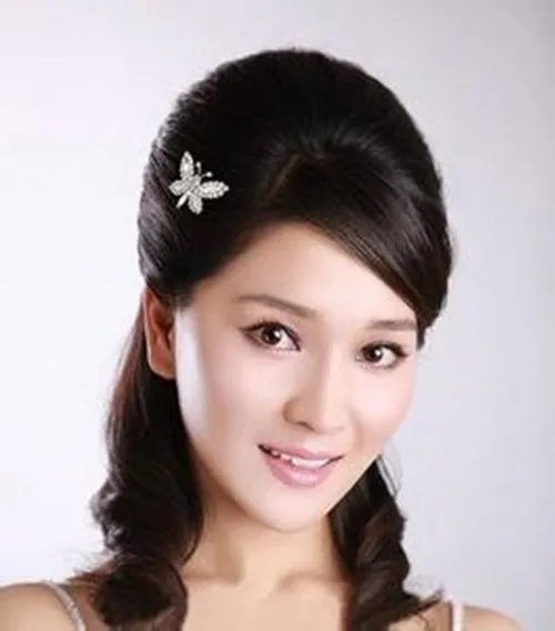 新娘盘发步骤解析 婚宴上适合盘怎样的发型