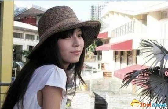 深大校花温健婷新旧照片对比：青涩退去变优雅