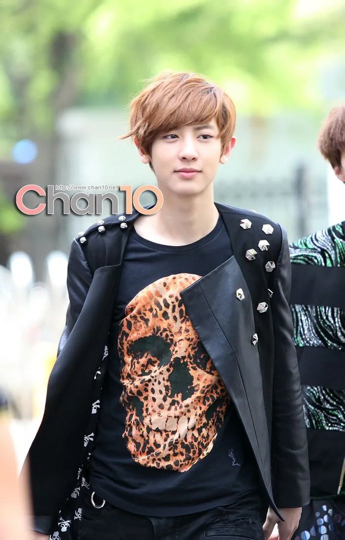 谁有 金俊绵 朴灿烈 吴世勋的照片啊 还分不太清= =