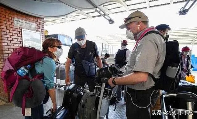 英国首相约翰逊下周一恢复工作，你猜他对英国人最想说的话是什么？