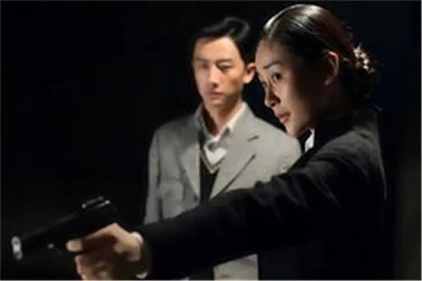 关露萍丁默群结局