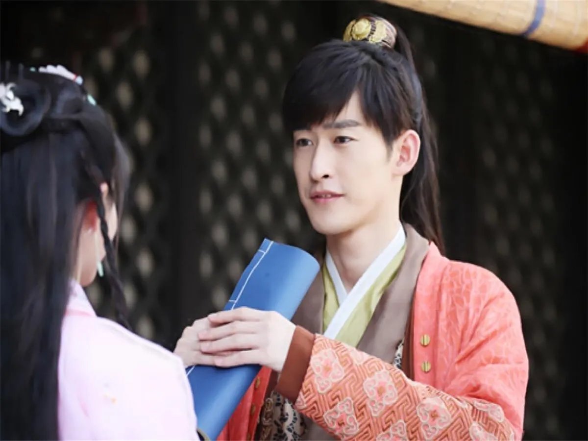 张翰郑爽同班飞机相遇，你遇到前任会打招呼吗？