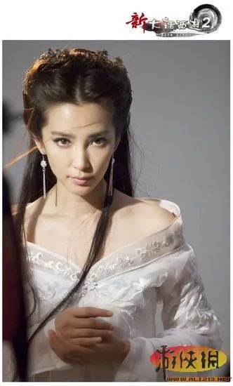 李冰冰代言造型神似小龙女 网友称完爆陈妍希