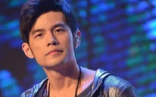 周杰伦投资KTV被告300首歌侵权，判赔的钱是归歌手所有吗？