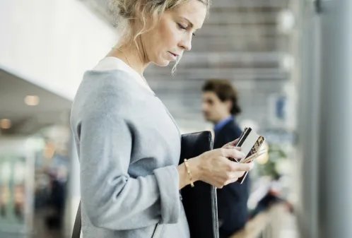 大学同学都是女生，在大学该怎样脱单呢？