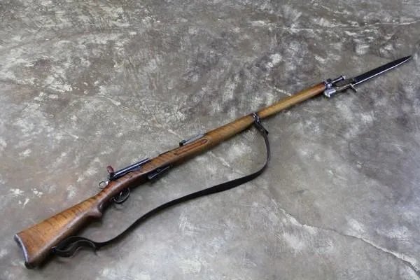 美国可以合法拥有枪支，为何却不被允许购买自动武器？