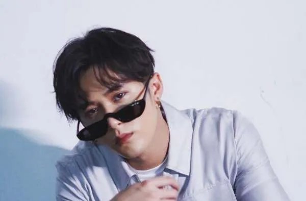 檀健次太空步退场，你觉得他跳舞能力如何？