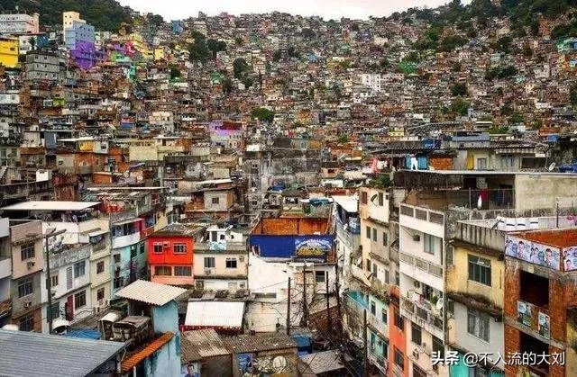 巴西疫情告急！单日新增死亡病例破千！为何南半球国家巴西疫情如此严重？