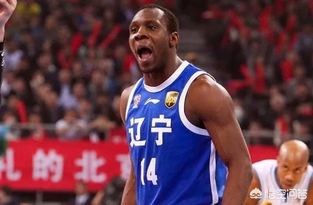 郭士强出席活动，记者问郭士强韩德君婚礼现场下战书广东队一书，你怎么看待郭士强的回答？