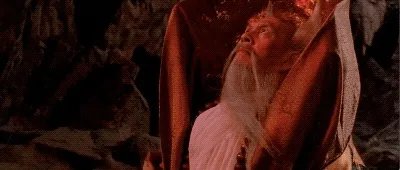 美腿少女大玩滑板游戏 动图看黑丝小姐姐如何暴揍大汉