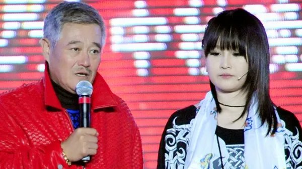 赵本山妻子再为女儿婚事着急，为什么球球的婚事现在还没着落