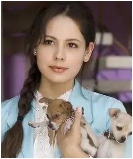 你认为电影电视剧里最漂亮的女主角是谁?