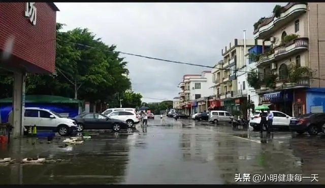 如果你是牵狗女孩，你会逃跑嘛？