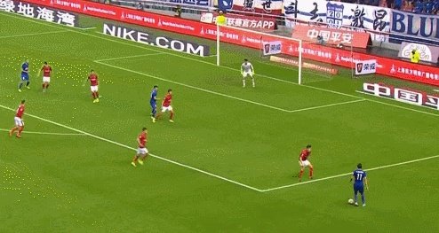 申花2比2战平恒大止住连胜，如何看待两支亚冠球队上下半场如此差异的表现？