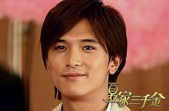 《夏家三千金》严格的扮演者叫什么？（加图）