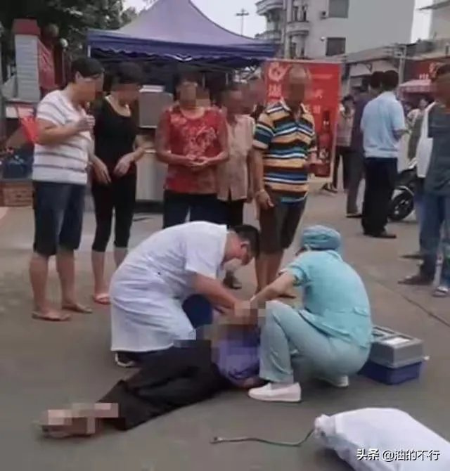 如果你是牵狗女孩，你会逃跑嘛？