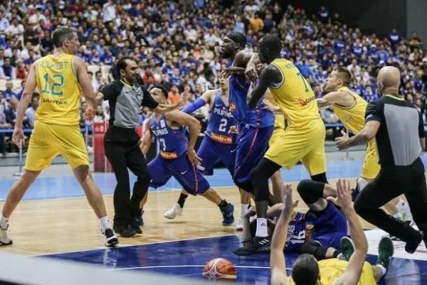 男篮世预赛为什么爆群殴？