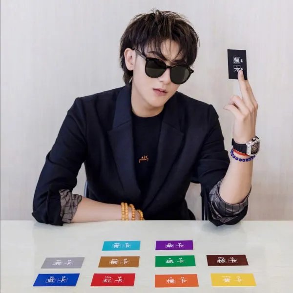 龙韬娱乐现在是由黄子韬管理吗,该公司的经营情况如何?