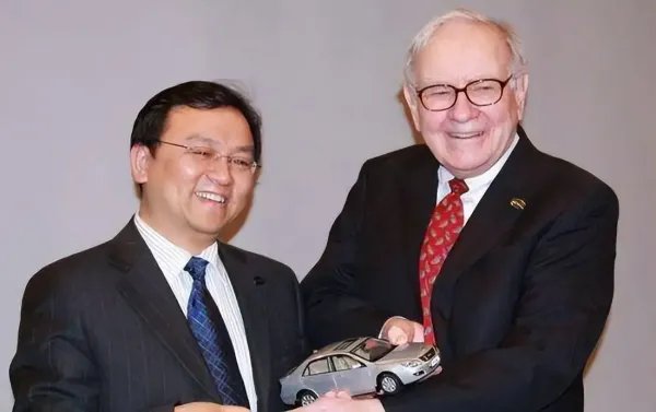 “股神”巴菲特首次减持比亚迪，套现近3.7亿港元，如何解读此举动？