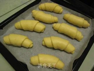 奶香面包——电动打蛋器和面、烤箱发酵法