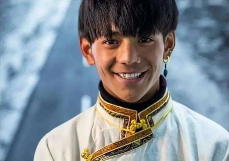 丁真录制《天天向上》引争议，为何许多人都对他的走红愤愤不平？