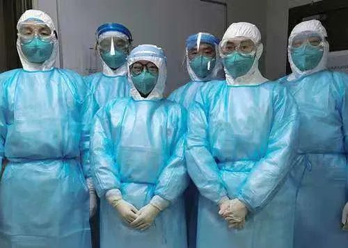 河北女子在高速上狂飙飞奔，被交警拦下后，她的回答为何让人哭笑不得？