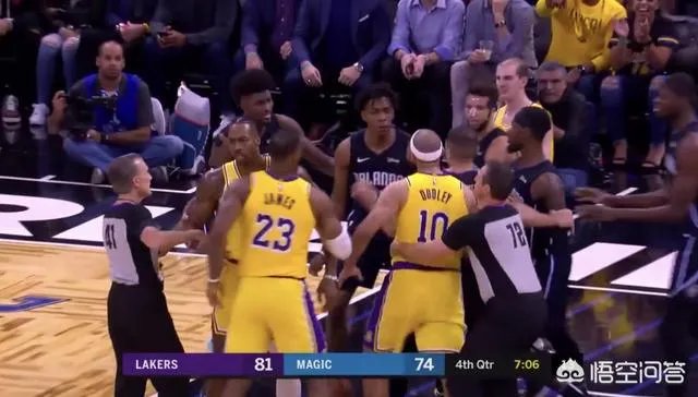 湖人VS魔术，霍华德引冲突后被四人围攻，詹姆斯迅速解救，对此你怎么看？
