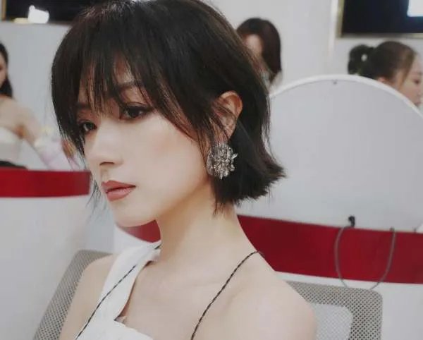 为什么都说万茜人设崩塌了，她都做了哪些事情？