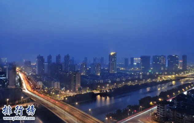 中国最富裕的十大城市：2018中国最富的城市