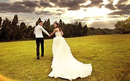 婚纱照一套多少钱