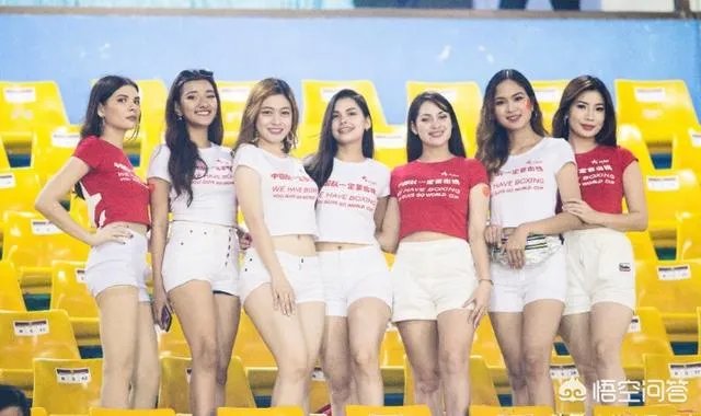 世预赛中国队vs菲律宾看台风景被忽略，美女组团为国足加油，为何都是外国人的模样？