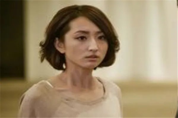 柯佳嬿对身边的工作人员怎么样?