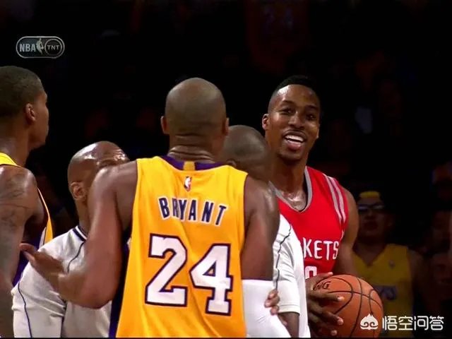 霍华德当年作势肘击科比,科比毫不退缩,他是毫无畏惧还是认为魔兽不敢肘击他?