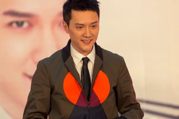 冯绍峰深夜接机赵丽颖，真的就可以力破出轨谣言了吗？