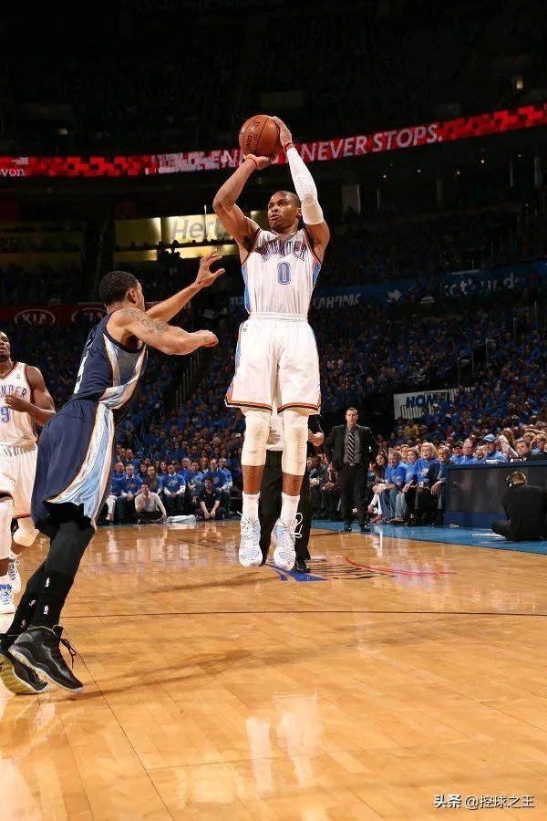 记者：与哈登怎么分配球权？威少：我不接触球也能影响比赛，大家怎么看？