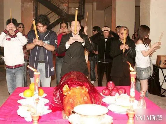 向华胜火化曾打刘德华耳光真相揭秘细数向华胜三任老婆