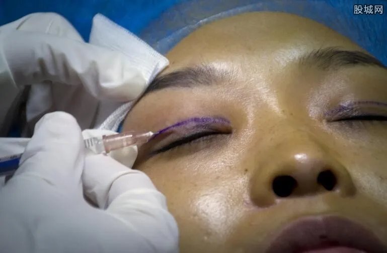 为逃抓捕整容美女 2017整容大概要多少钱