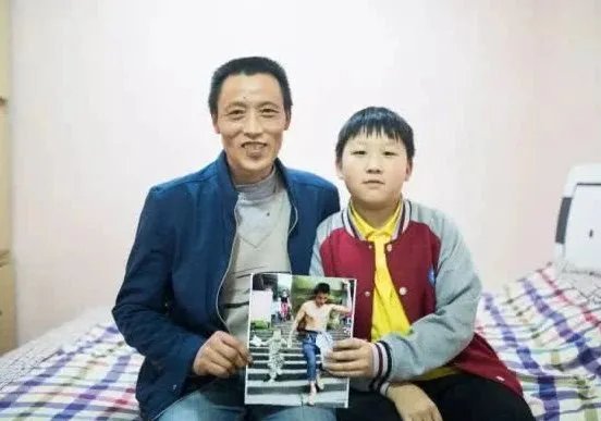 10年前刷屏的棒棒父子现在怎么样了？