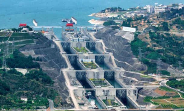 印度大坝建42年启用首日坍塌