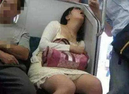 你坐地铁遇到最奇葩的一件事是什么？